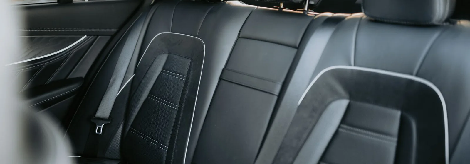 Unutrašnjost automobila za prevoz pacijenata